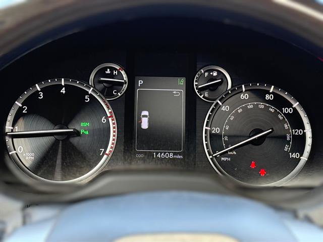 Used 2023 Lexus GX 460 Premium w/ Accessory Package AWD/4WD image 16