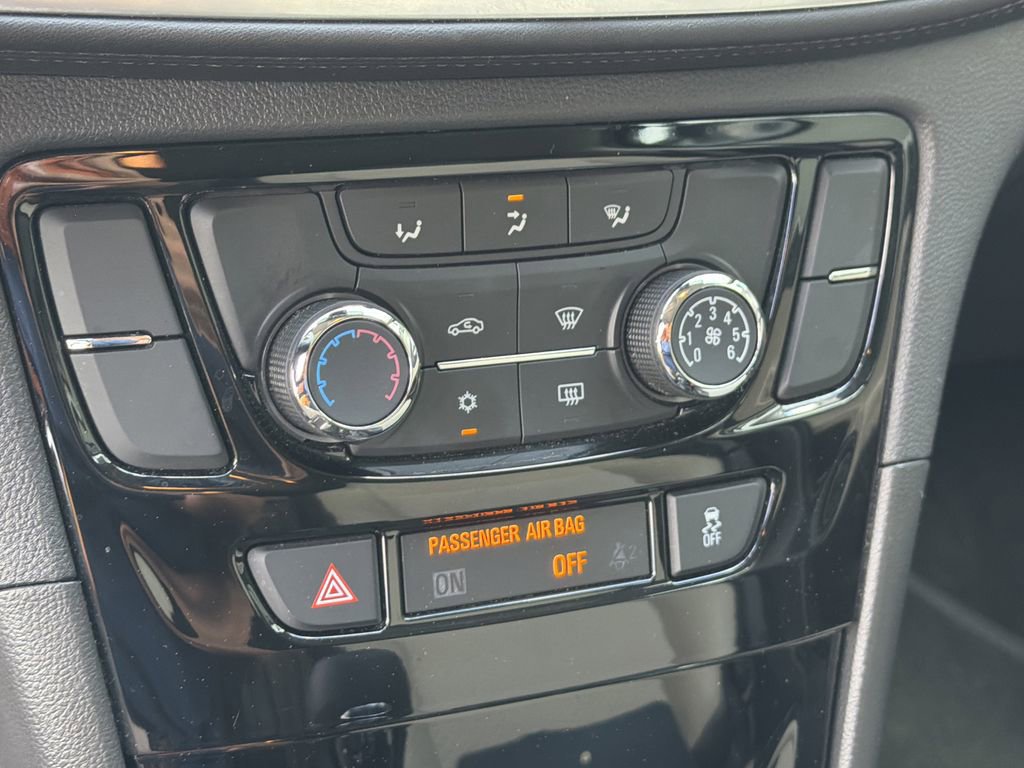 Certified 2021 Buick Encore Preferred AWD/4WD image 22