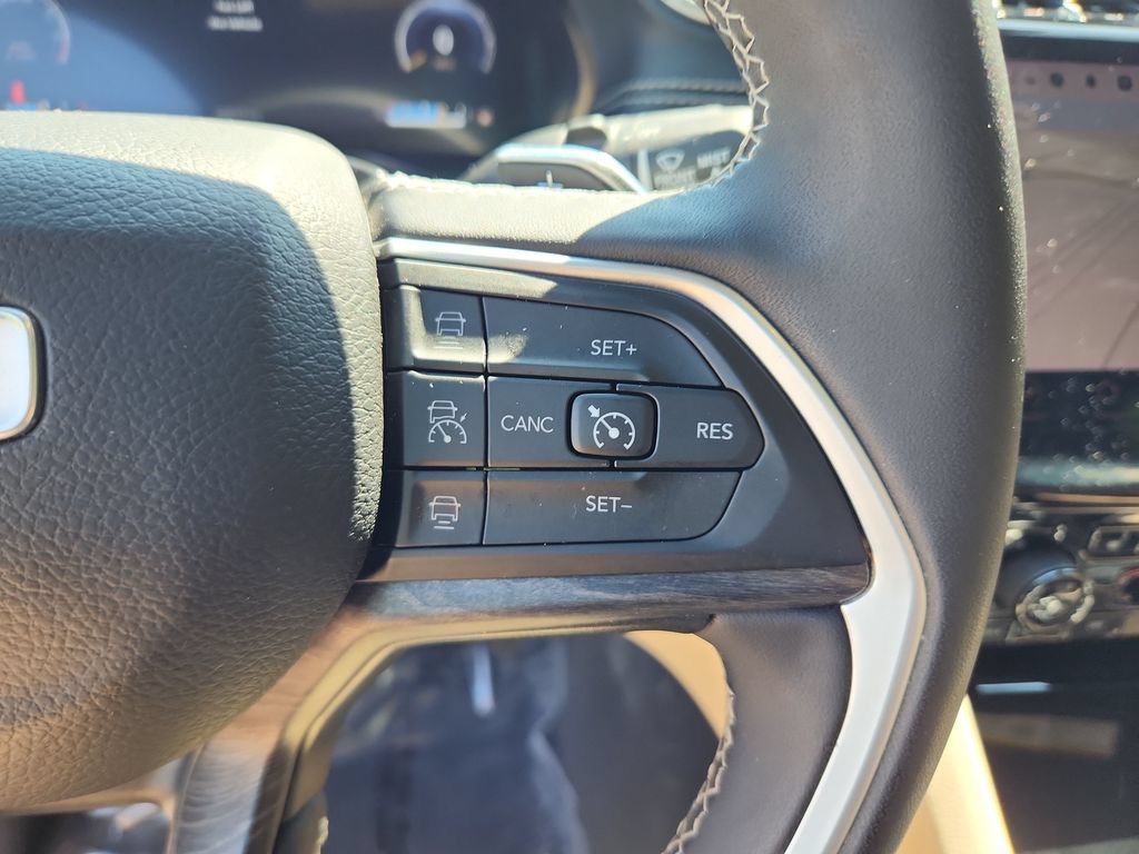 Used 2024 Jeep Grand Cherokee L Limited AWD/4WD image 18