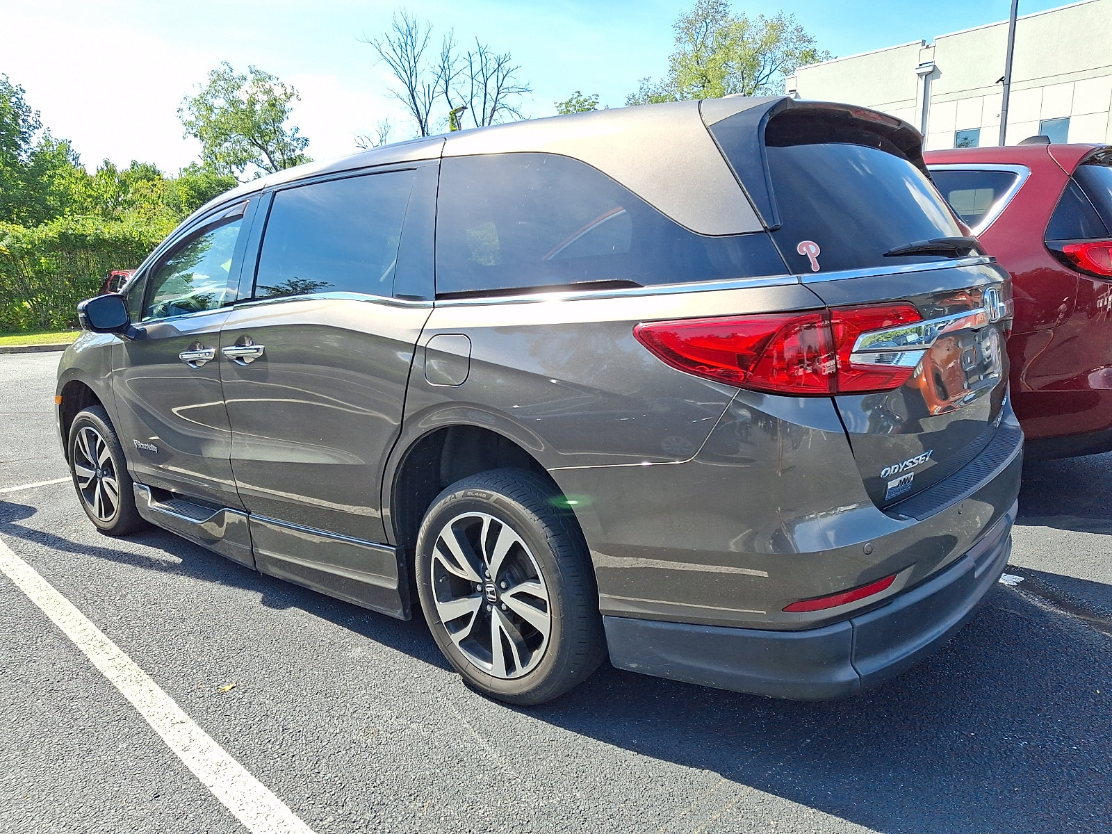 Used 2020 Honda Odyssey Elite image 3