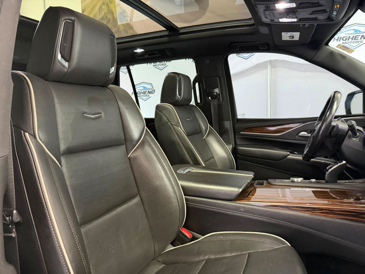 Used 2023 Cadillac Escalade Premium Luxury AWD/4WD image 27