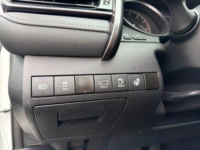 Used 2024 Toyota Camry SE image 19