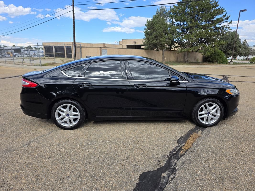 Used 2016 Ford Fusion SE FWD image 9