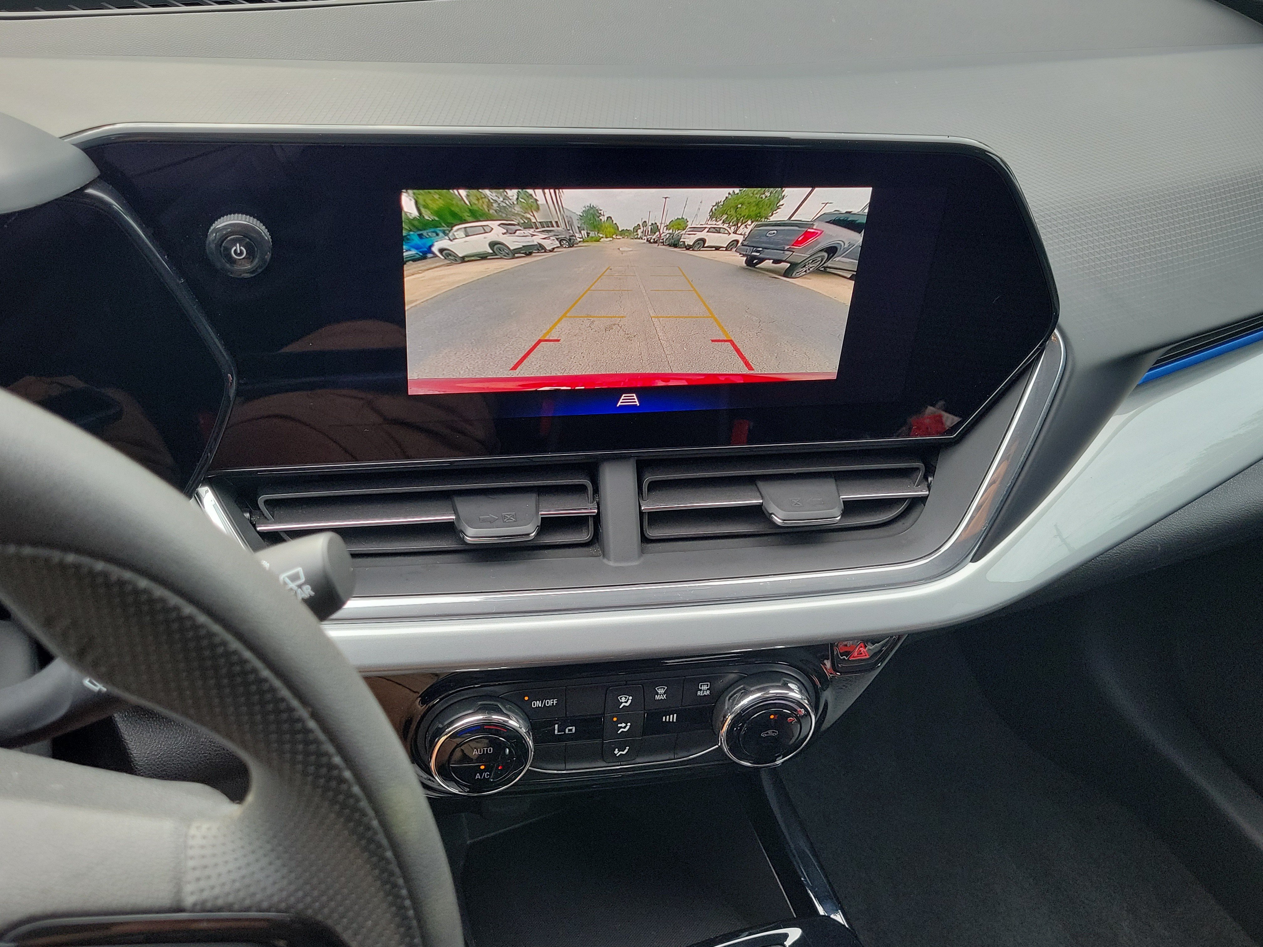 Used 2025 Chevrolet Trax LT FWD image 25
