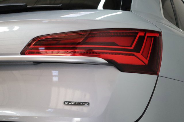 Used 2022 Audi Q5 e Premium Plus image 7