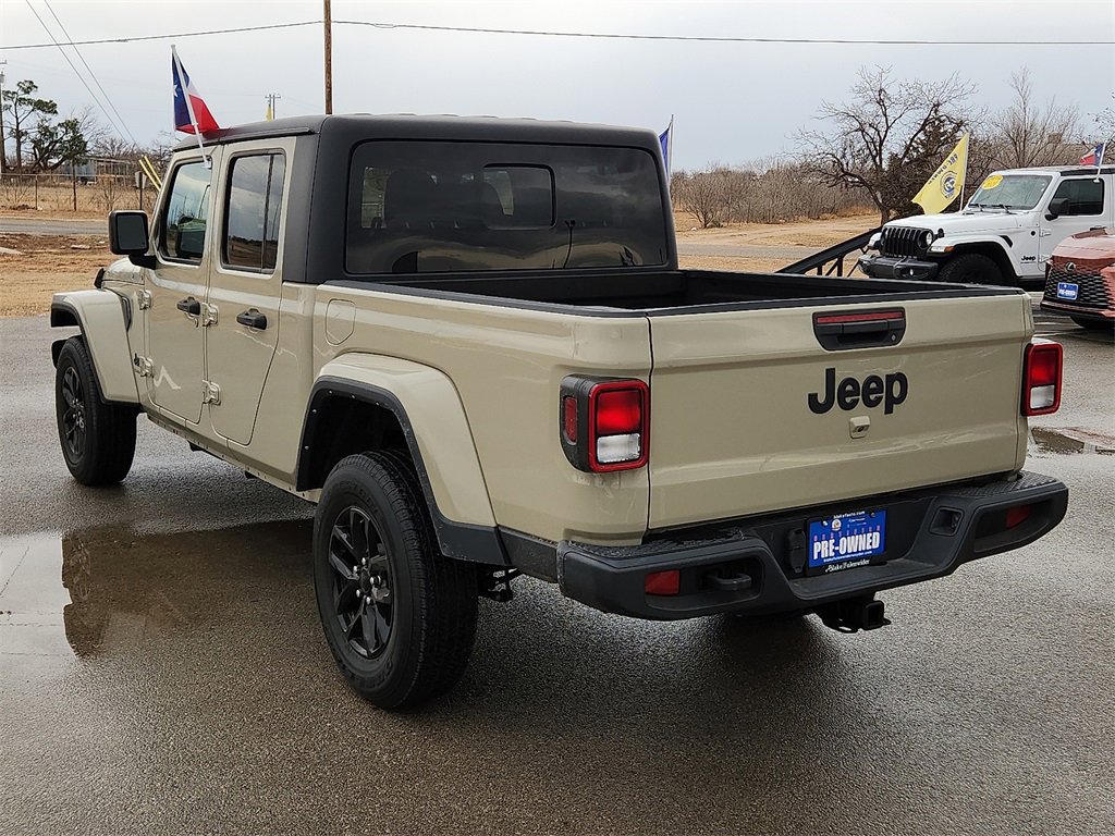 Used 2022 Jeep Gladiator Sport image 3