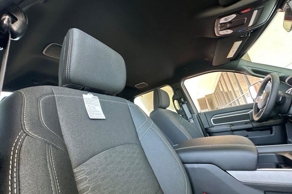 New 2026 RAM 2500 Big Horn AWD/4WD image 16
