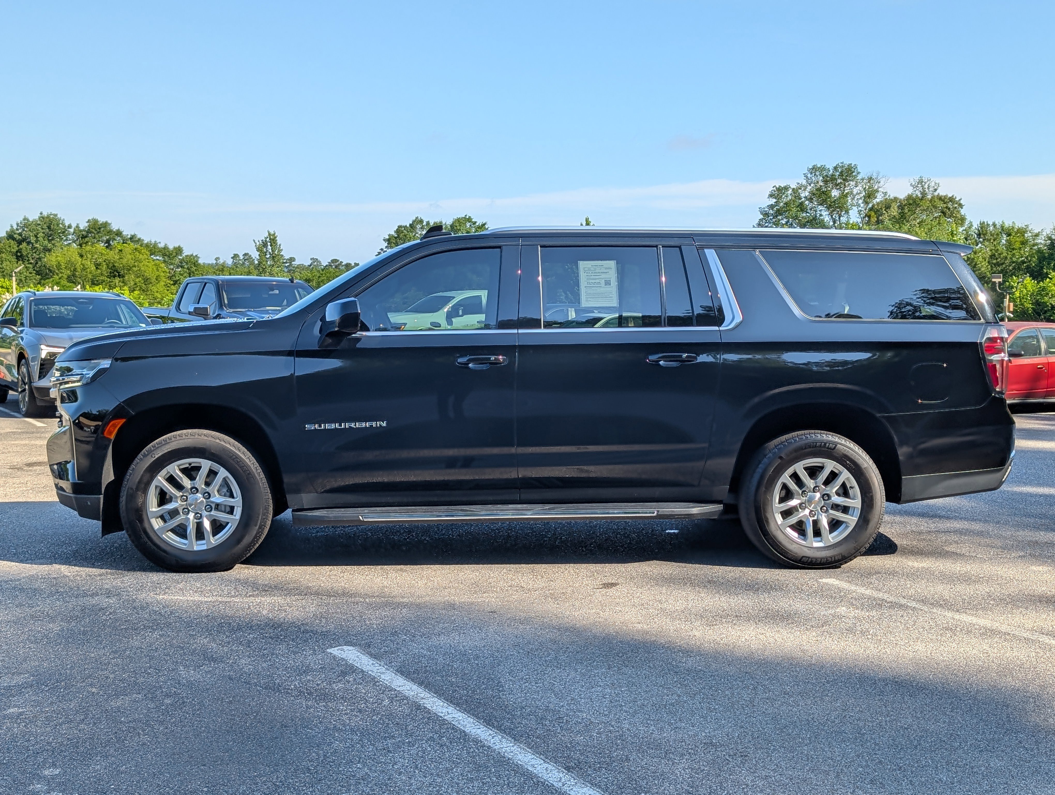 Used 2024 Chevrolet Suburban LS RWD image 6