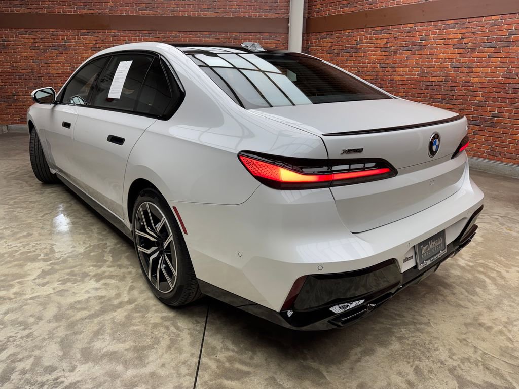 Certified 2025 BMW 760i xDrive w/ Luxury Rear Seating Package image 2