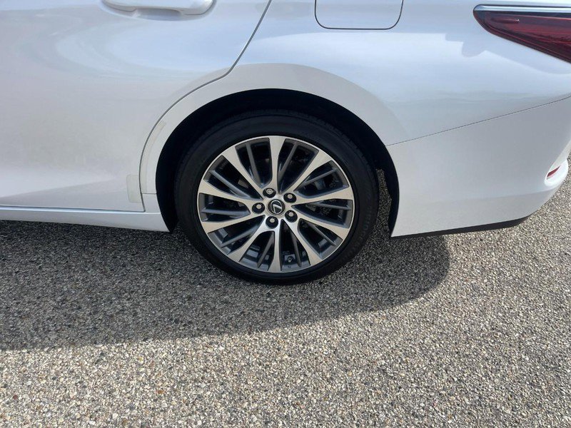 Used 2019 Lexus ES 350 w/ Premium Package image 5