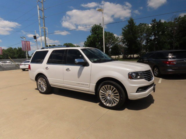 Used 2016 Lincoln Navigator Select RWD image 6