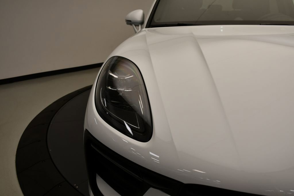Used 2025 Porsche Macan image 14