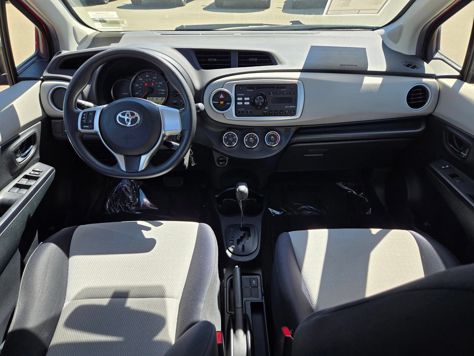 Used 2014 Toyota Yaris LE FWD image 17
