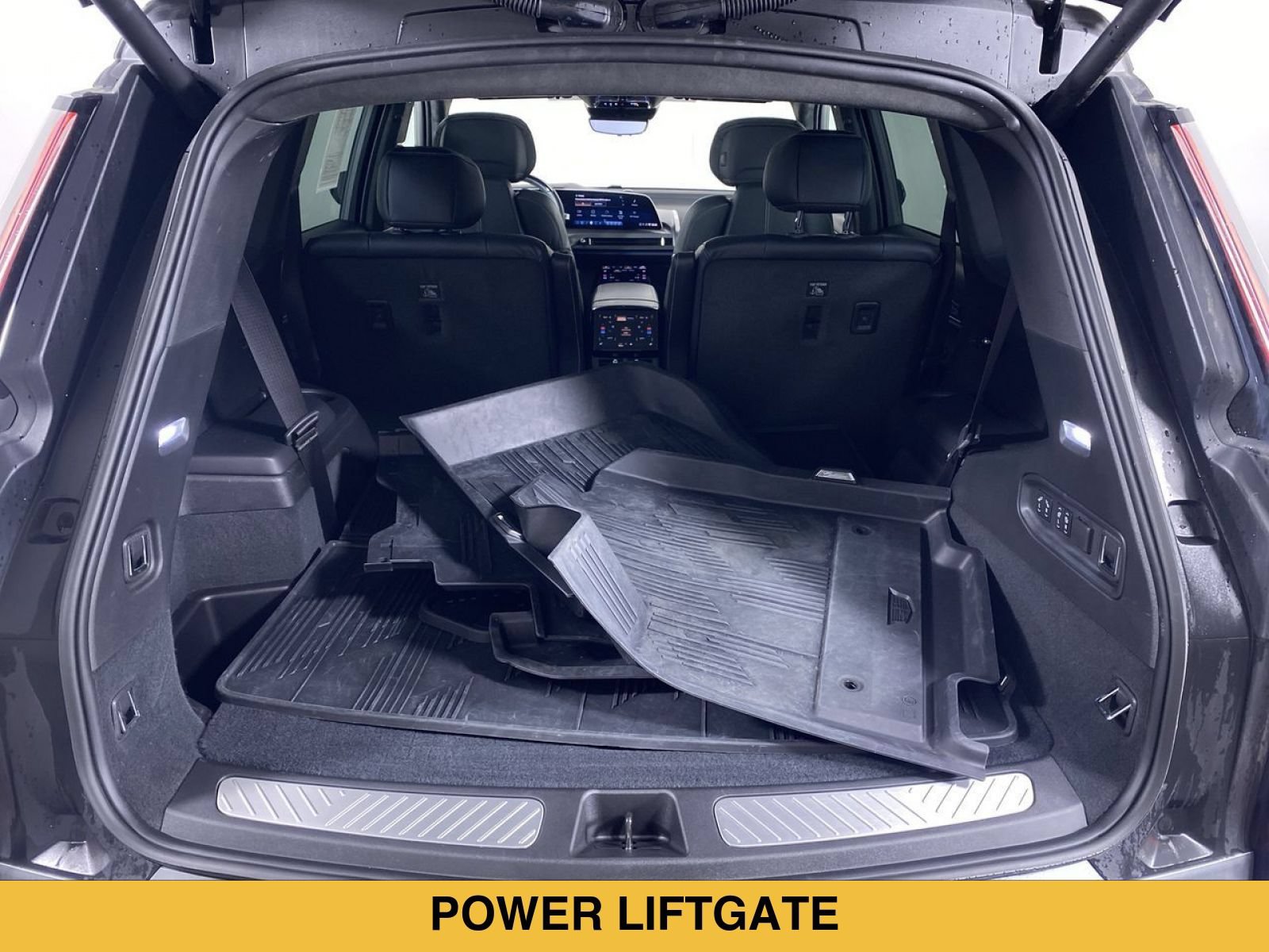 Certified 2026 Cadillac Vistiq Platinum w/ LPO, Floor Liner Package AWD/4WD image 13