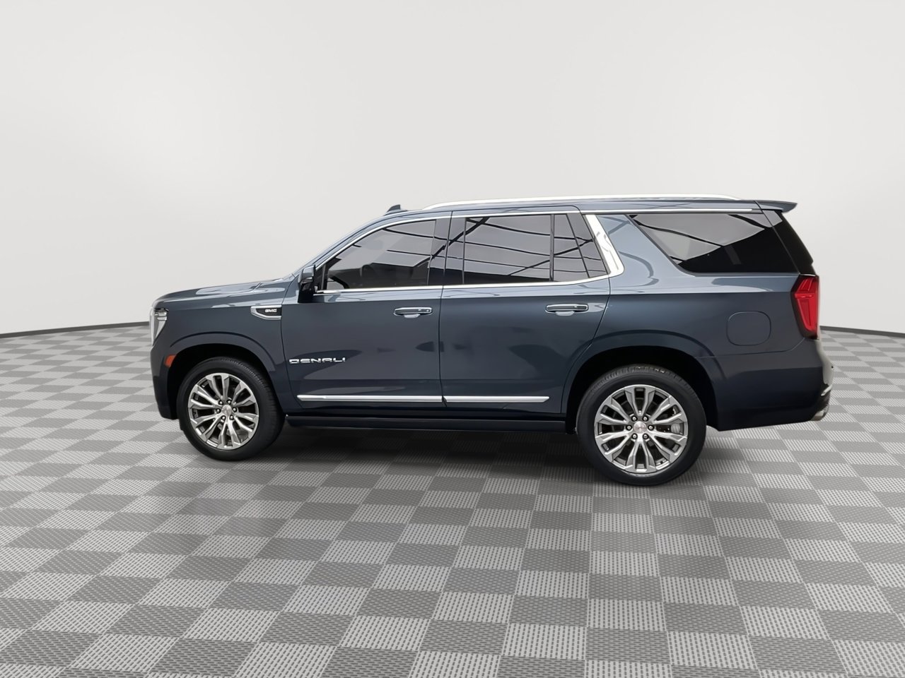 Certified 2021 GMC Yukon Denali w/ Denali Premium Package AWD/4WD image 44