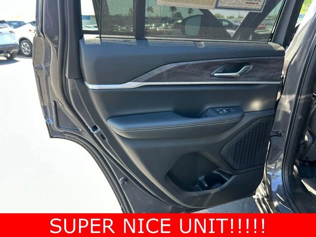 Used 2025 Jeep Grand Cherokee Limited w/ Luxury Tech Group II image 13