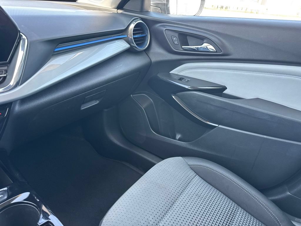Used 2025 Chevrolet Trax LT FWD image 33