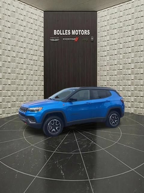 Certified 2025 Jeep Compass Trailhawk w/ Trailhawk Elite Group AWD/4WD image 12