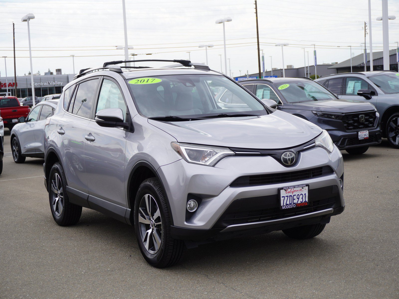 Used 2017 Toyota RAV4 XLE w/ Plus Special Value Package AWD/4WD video 1