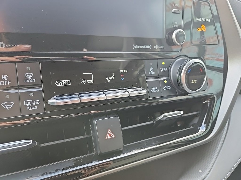 Used 2021 Toyota Highlander XLE image 58