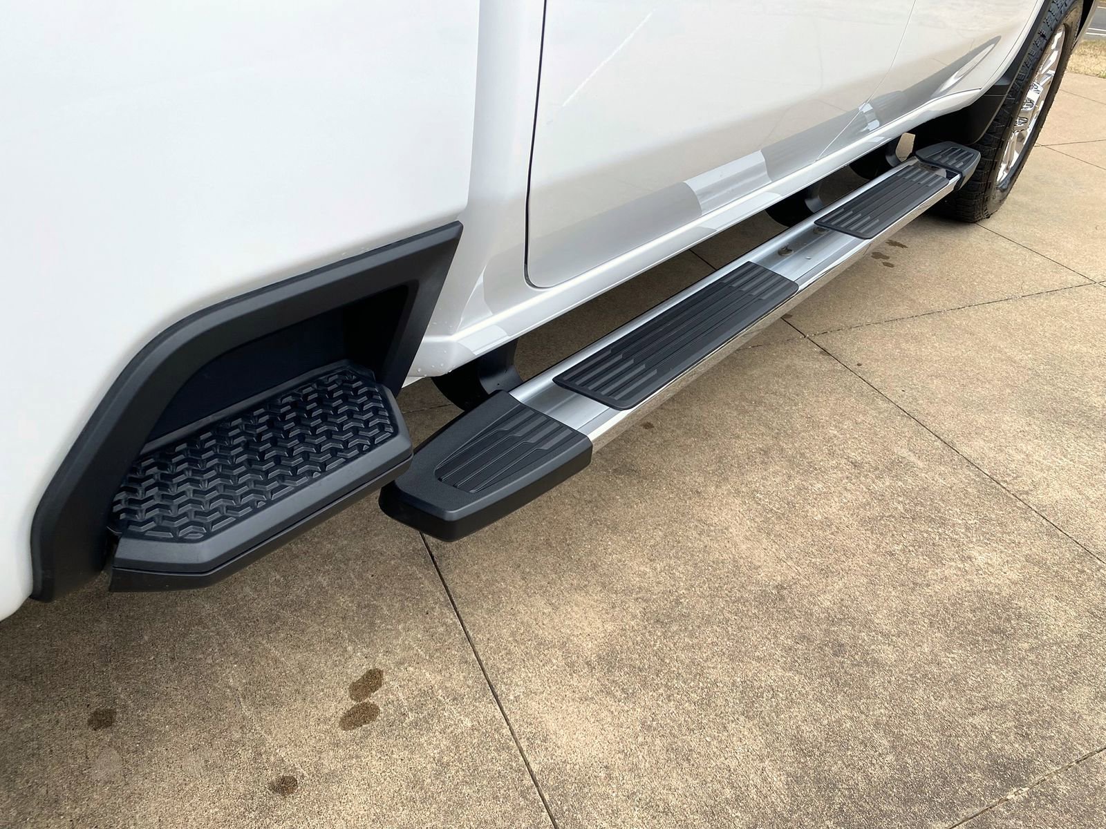 Used 2025 Chevrolet Silverado 2500 LTZ w/ LTZ Premium Package image 9