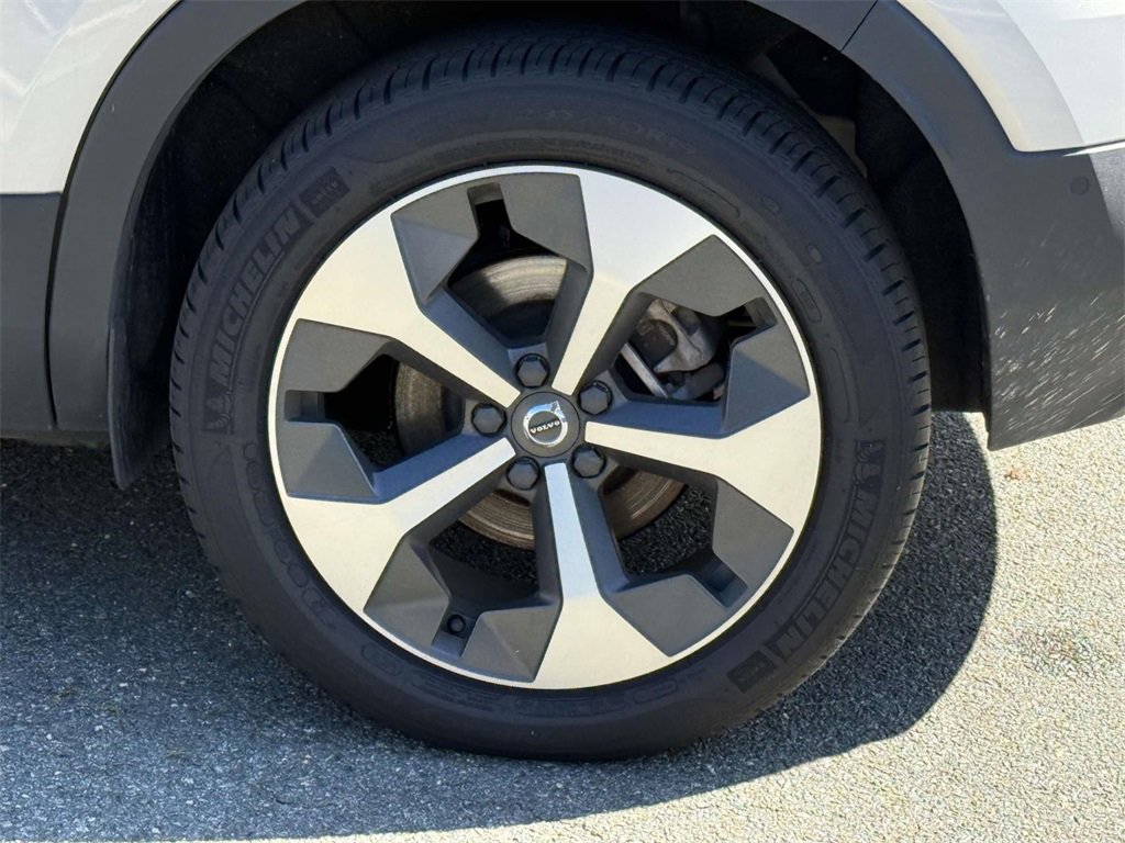 Used 2024 Volvo XC40 B5 Plus w/ Climate Package image 12