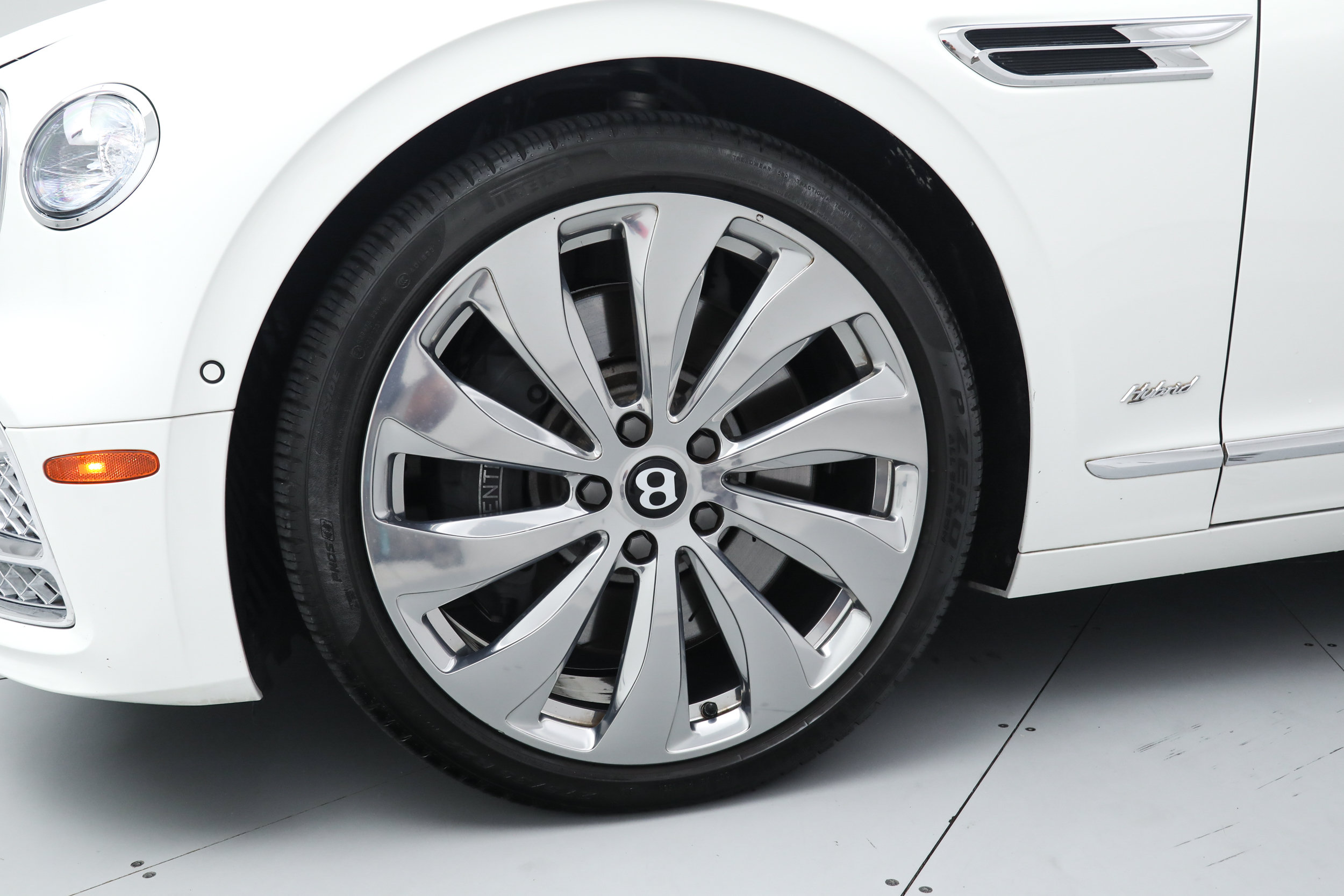 Used 2022 Bentley Flying Spur Plug-In Hybrid AWD/4WD image 12