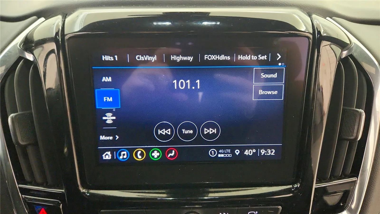 Used 2023 Chevrolet Traverse LT image 28