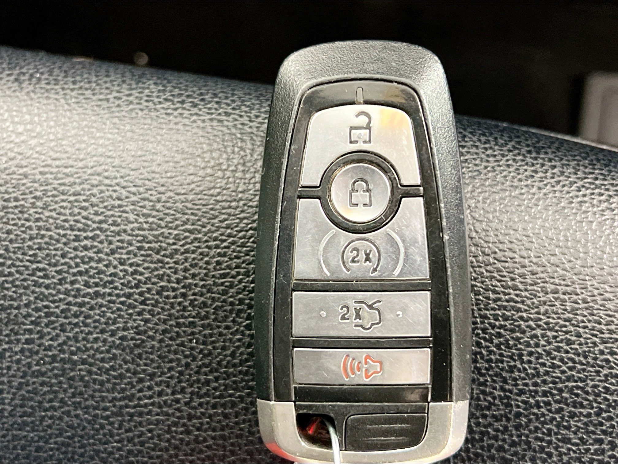 Used 2020 Ford Fusion SEL FWD image 36