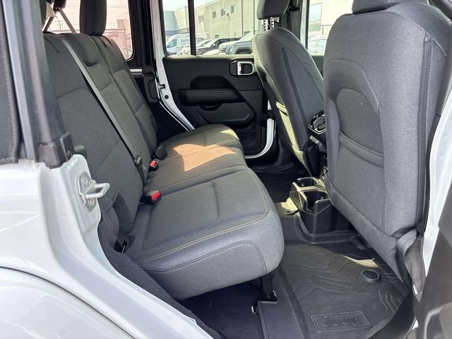 Used 2024 Jeep Wrangler Unlimited Sahara AWD/4WD image 19
