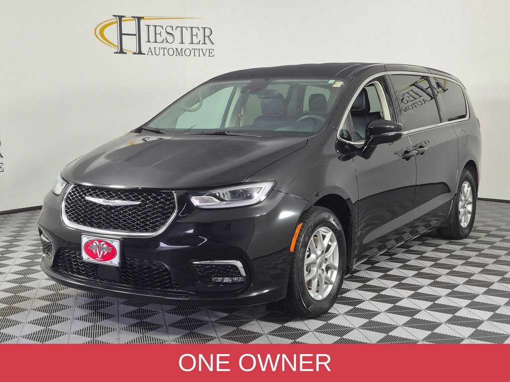 Used 2024 Chrysler Pacifica Touring-L FWD image 4