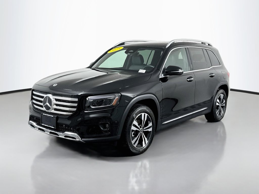 Used 2025 Mercedes-Benz GLB 250 4MATIC w/ Winter Package image 3