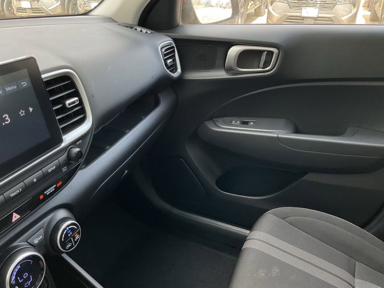 Used 2025 Hyundai Venue SEL image 36