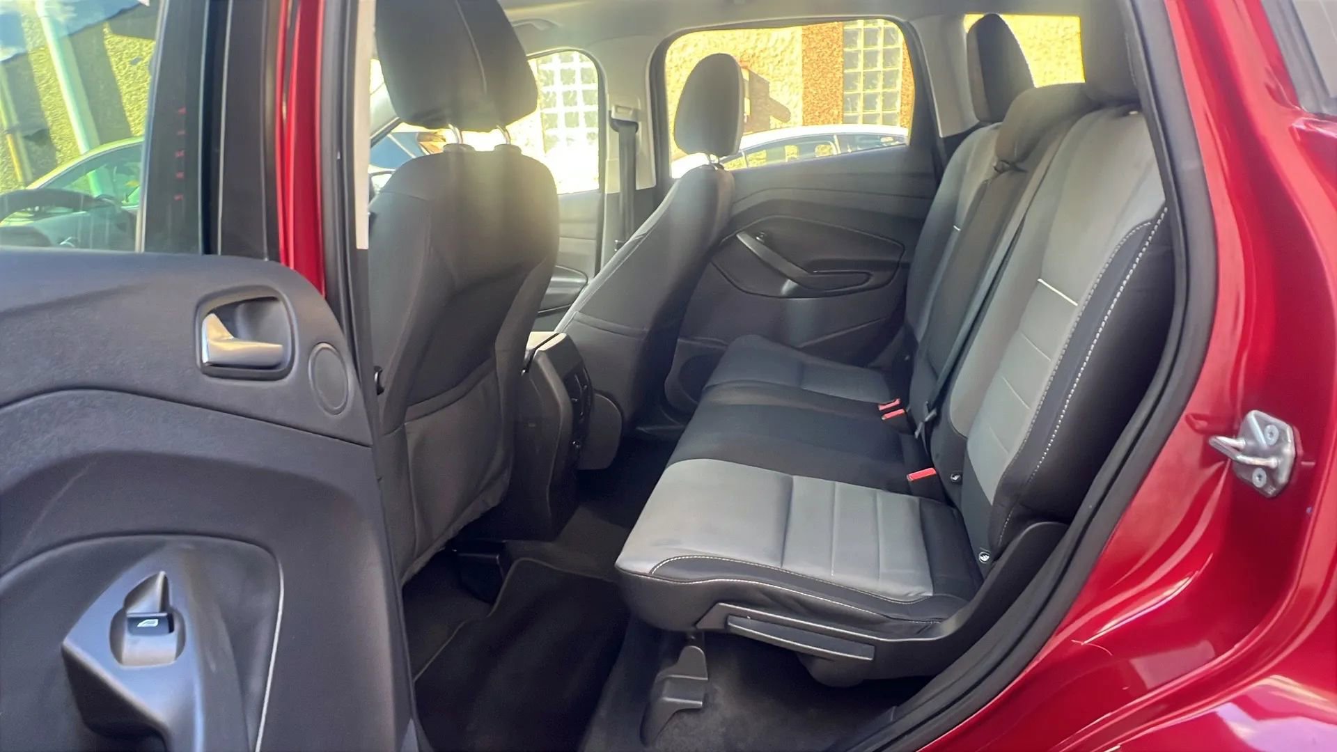 Used 2015 Ford Escape SE w/ Equipment Group 201A image 30