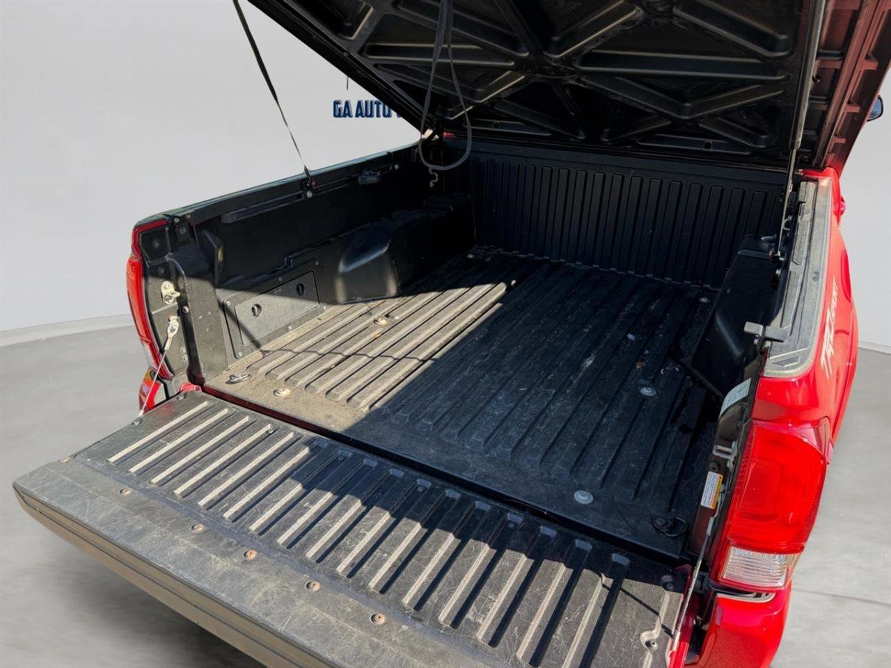 Used 2016 Toyota Tacoma TRD Sport w/ Towing Package RWD image 17