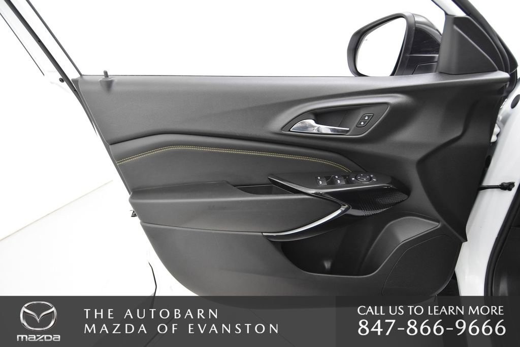 Used 2025 Chevrolet Trax ACTIV w/ Sunroof Package image 33