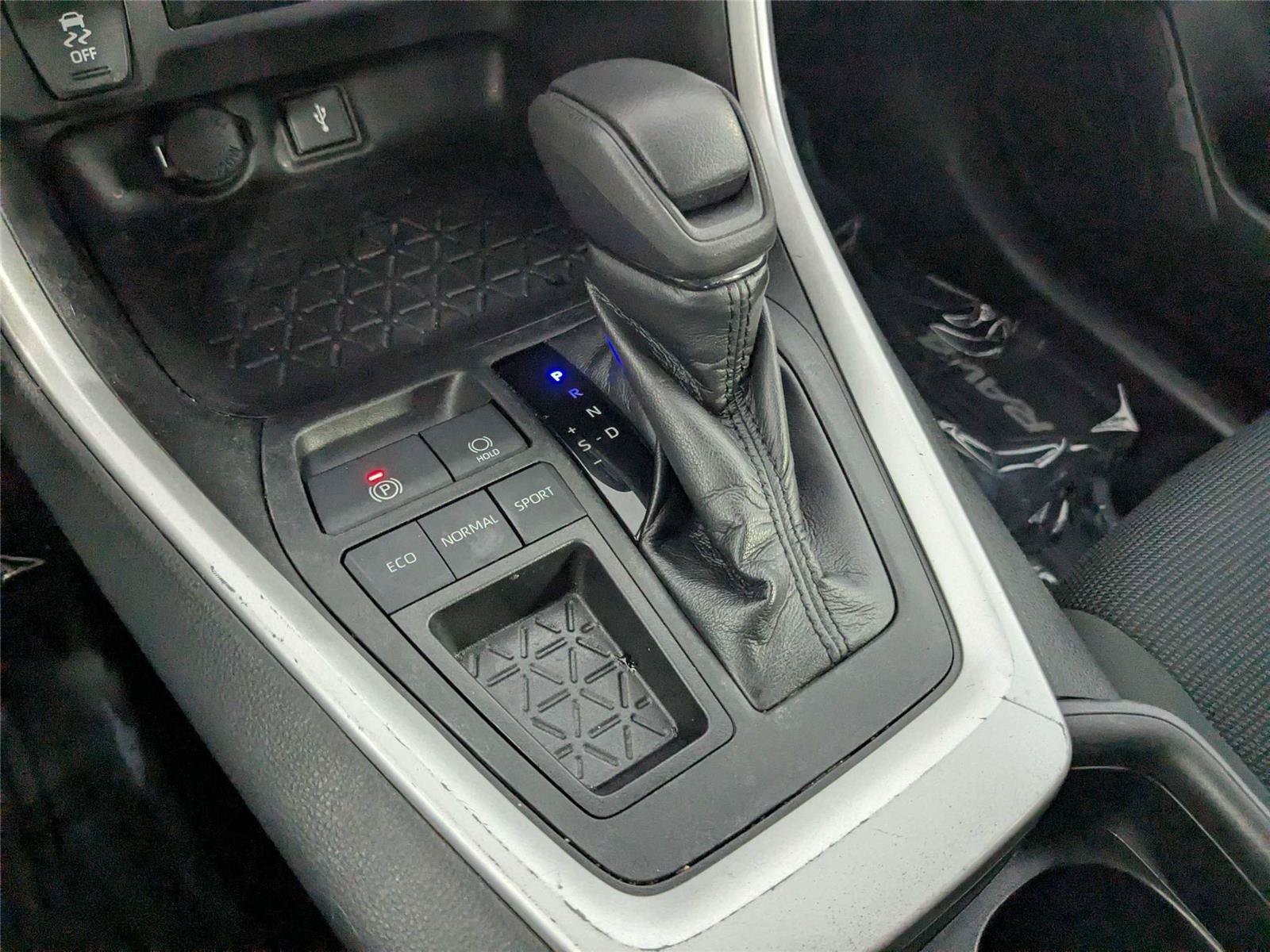 Used 2020 Toyota RAV4 LE w/ All Weather Liner Package FWD image 25