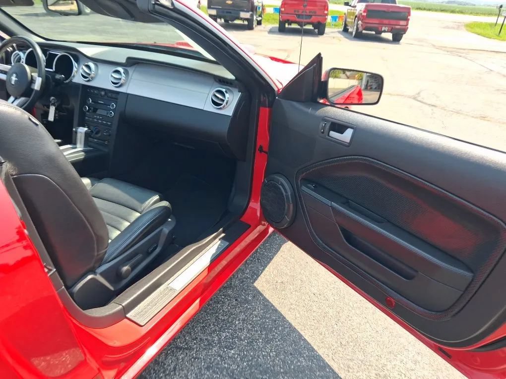 Used 2008 Ford Mustang GT RWD image 32