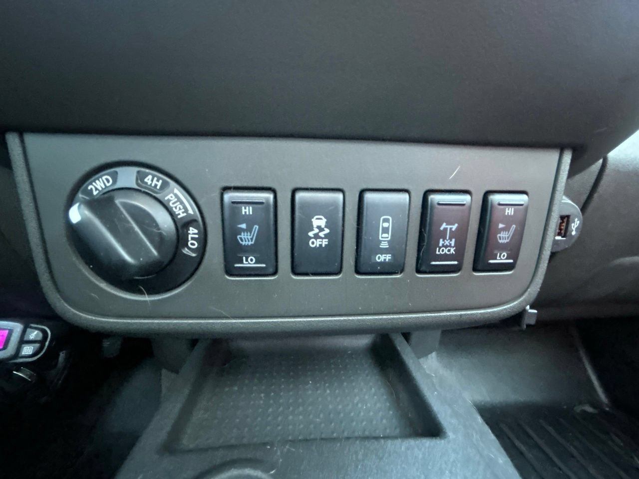 Used 2020 Nissan Frontier PRO-4X AWD/4WD image 27