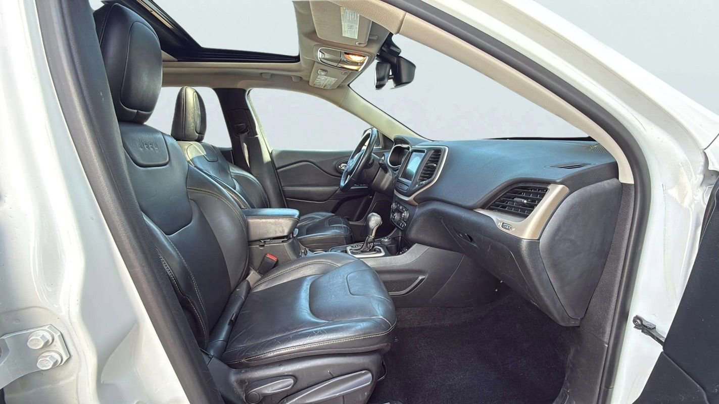 Used 2016 Jeep Cherokee Limited image 16