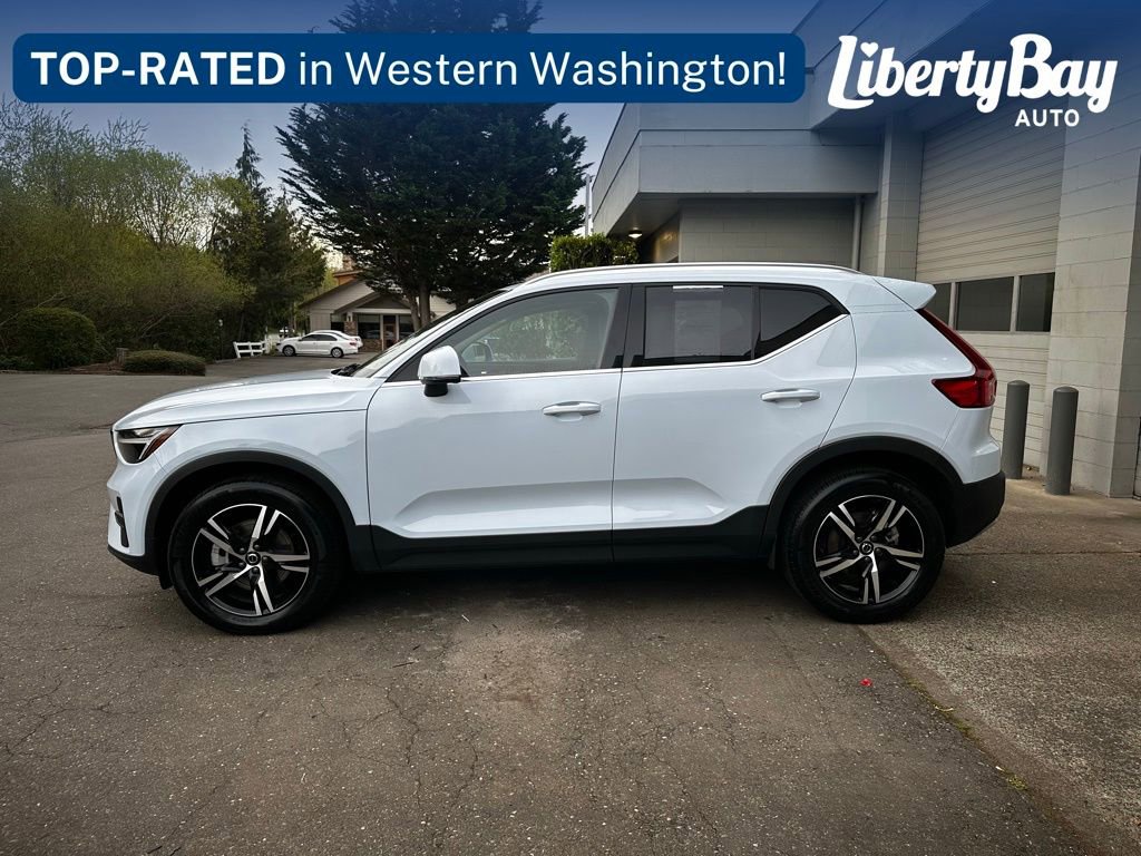 Used 2025 Volvo XC40 B5 Core AWD/4WD image 11