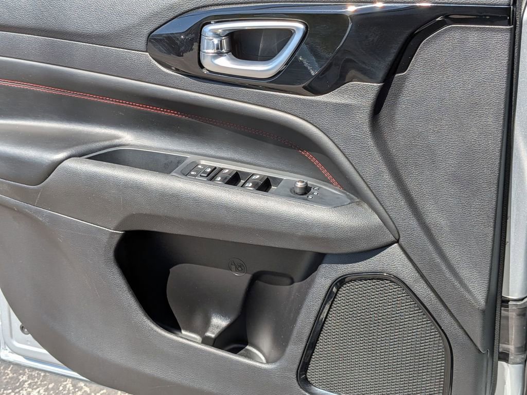 Used 2025 Jeep Compass Trailhawk image 11