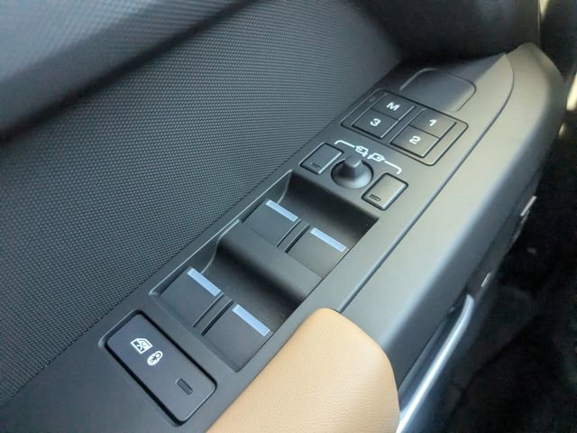 New 2026 Land Rover Defender 130 X-Dynamic SE image 22