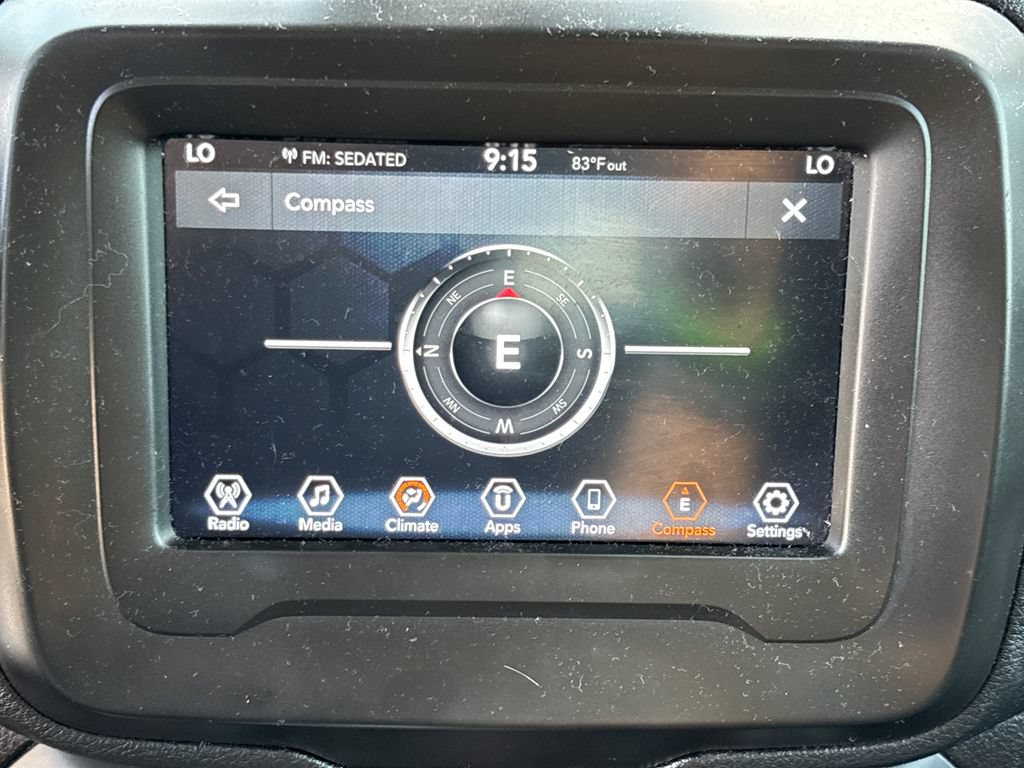 Used 2018 Jeep Renegade Latitude FWD image 24