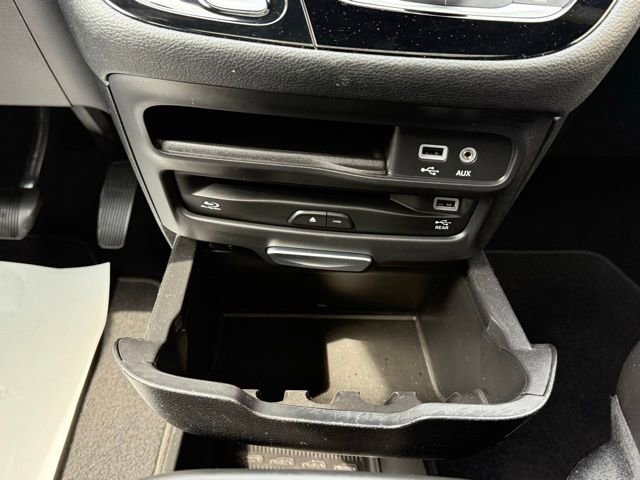 Used 2020 Chrysler Pacifica Limited FWD image 39