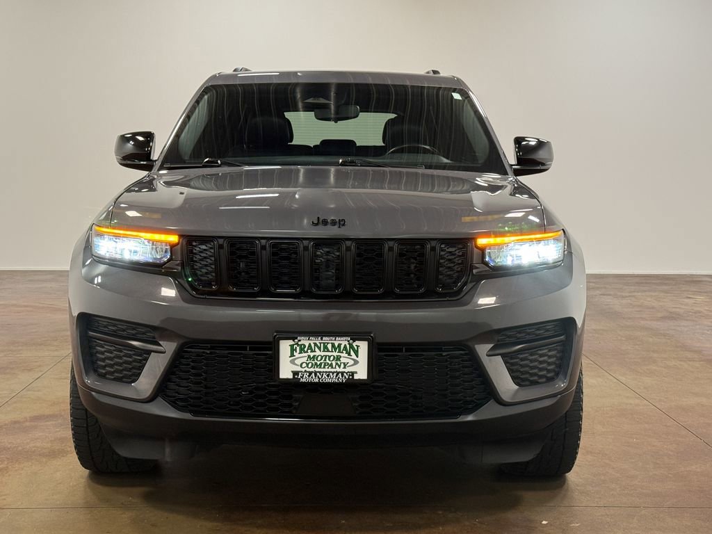 Used 2022 Jeep Grand Cherokee Altitude AWD/4WD image 29