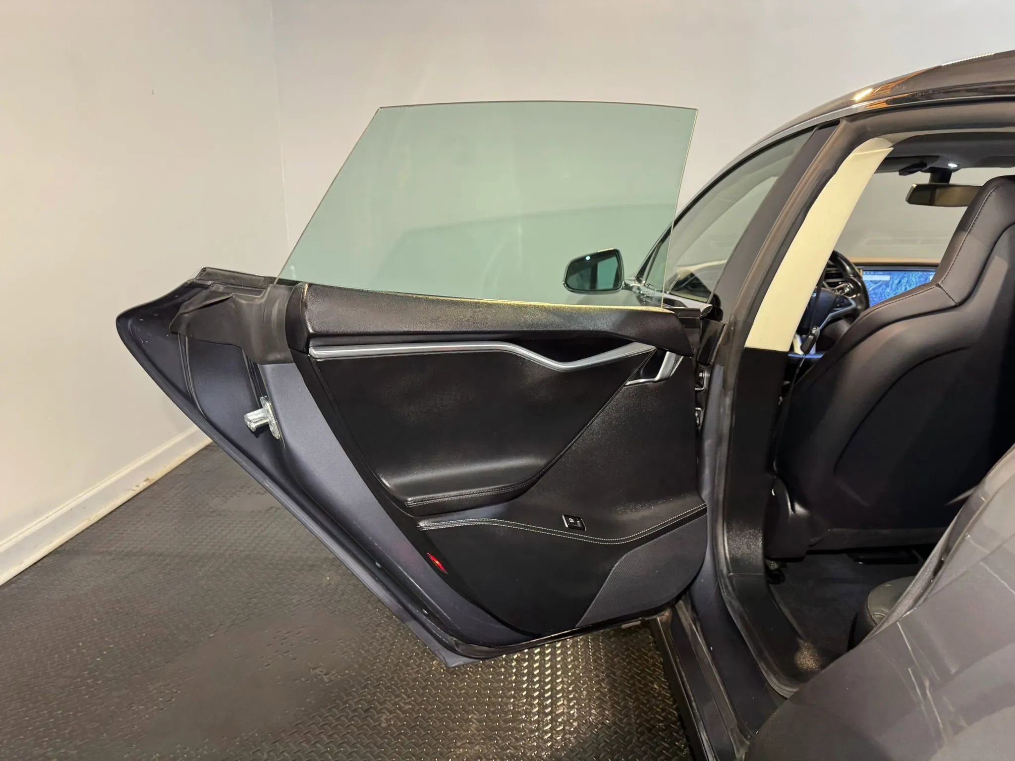 Used 2013 Tesla Model S Performance RWD image 19