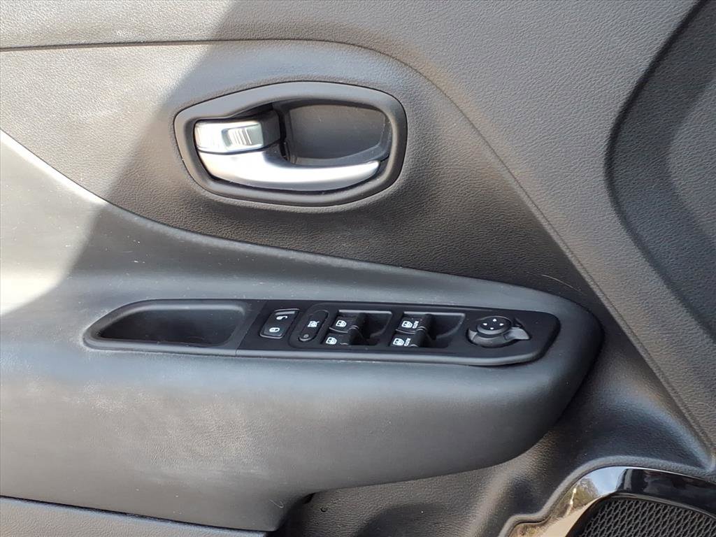 Used 2020 Jeep Renegade Altitude image 23