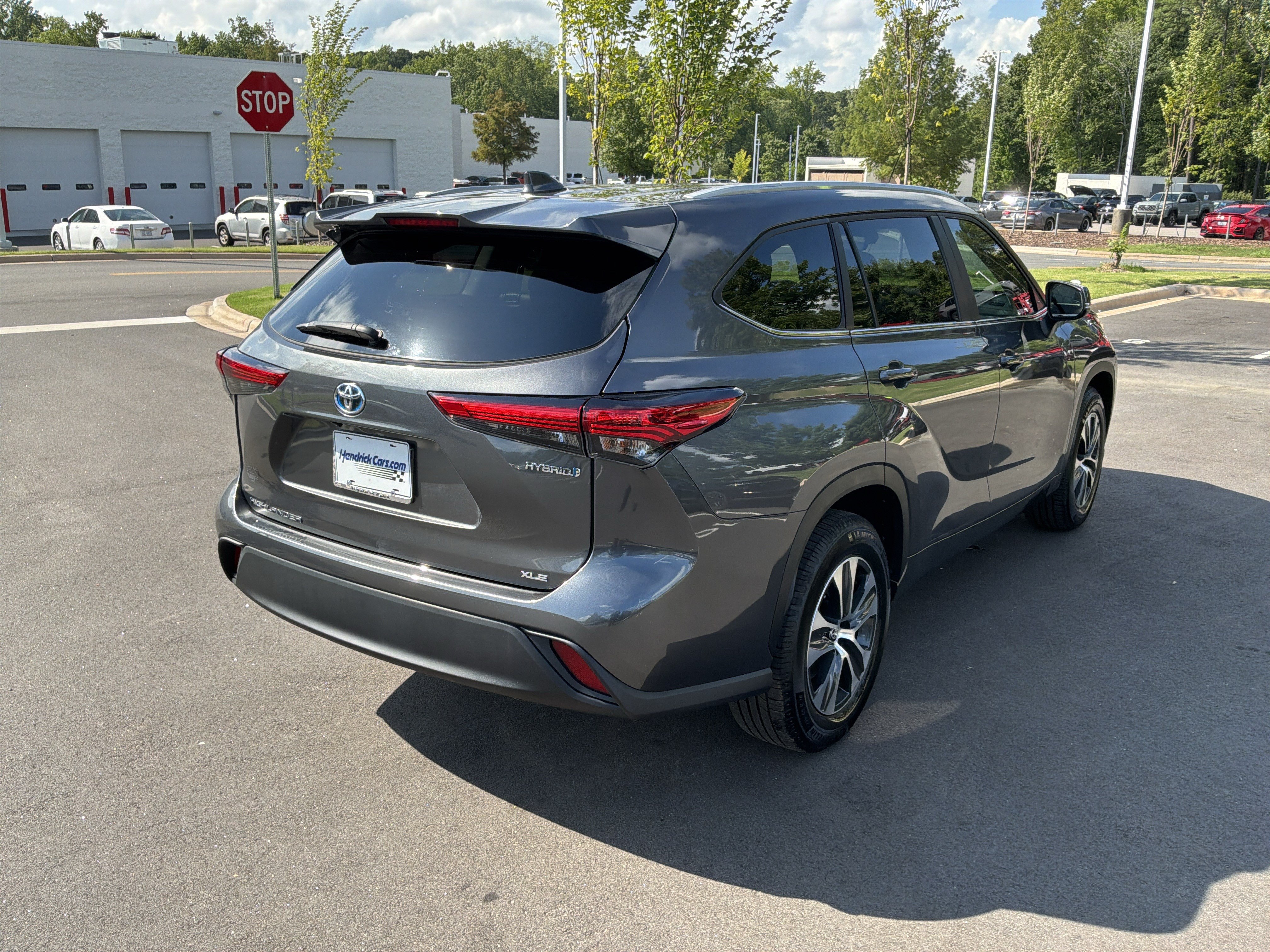Used 2023 Toyota Highlander XLE FWD image 10