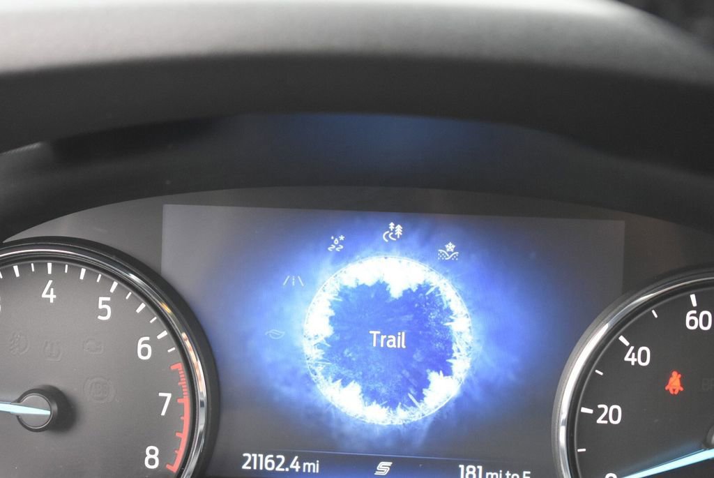 Used 2020 Ford Explorer XLT w/ Equipment Group 202A AWD/4WD image 27